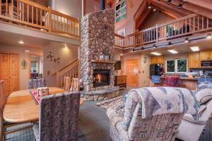 Ski Cabin 3br Hyak Fire Place 5 mins to Hill