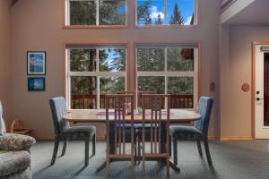 Ski Cabin 3br Hyak Fire Place 5 mins to Hill