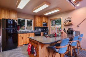 Ski Cabin 3br Hyak Fire Place 5 mins to Hill