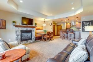 Central McCall Getaway Walk to Payette Lake!