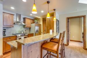 Central McCall Getaway Walk to Payette Lake!