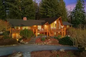 Lodge-Style Retreat 10 Acres King Beds - Bow