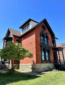 King Bed Suite-Free Parking-Prime Location