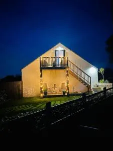 BallyweelyLodgeMourneMountainsHilltown - Square