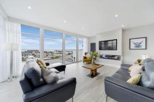 BayView Lodge 4-Bedroom Penthouse Apartment