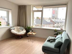 Cozy beachfront apartment central in town