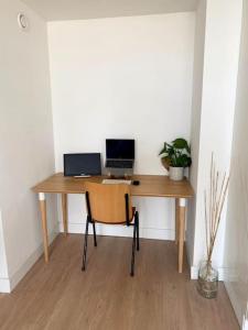 Cozy beachfront apartment central in town