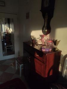 Room next to the airport and bus