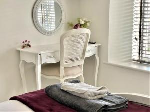 The Little Seahorse - Newly Renovated Cottage 5mins Walk The Beach with Hot Tub