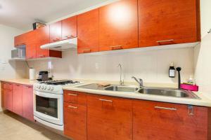 NEW Walk Score 100 Ks bed