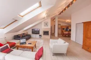 Mansard Apartment Antonovicha 4 - Kiev