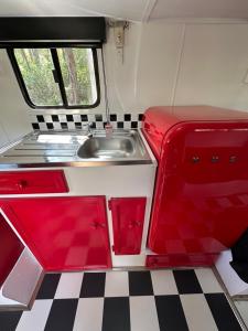 Alice & Elvis, Crescent Head, Retro Caravans with Deck, Bathroom & Outdoor Bath in a Bush Setting near the Beach