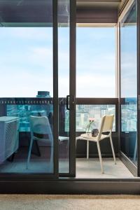 A Modern & Cozy 2BR Apartment with City Views