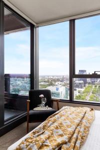 A Modern & Cozy 2BR Apartment with City Views