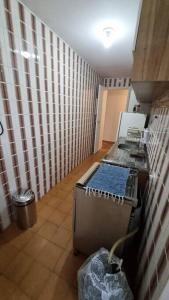 Apto a uma quadra da praia, excelente localização!