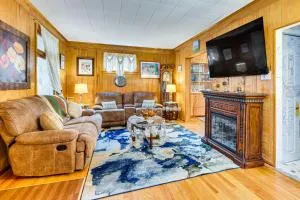 1 Mi to Dtwn Colorful Binghamton Home - Vestal