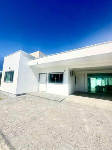 Casa alto padrão - Praia da Pinheira - 300m do mar