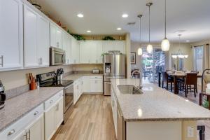 Mesa Oasis with Heated Pool, Spa and Office