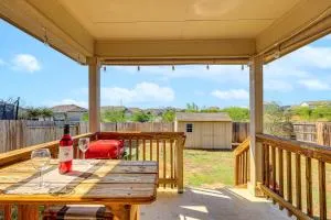 Retreat with Game Room 15 Mi to Dtwn San Antonio! - Elmendorf