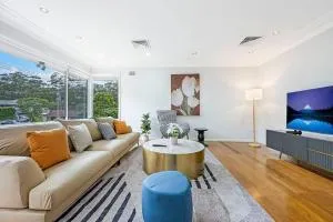 Spacious Family 4BR with Pool Perfect for Groups - Beecroft