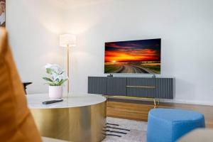 Spacious Family 4BR with Pool Perfect for Groups