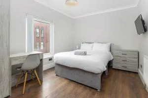 Room 4 at Jubilee House - Free Parking, Self Check-In, Fast WiFi and Smart TV by Yoko Property - Birkenhead