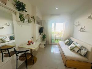 Seaview beach room Lumpini-pool and gym face to ocean