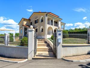 Apartment in Vi inada near Istralandia Park