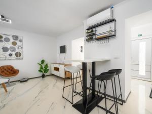 Villa in Pore with Private Pool and Beach