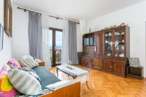 Apartments with a parking space Sutivan, Brac - 744