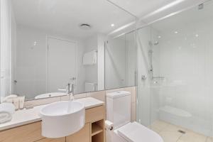 Broadbeach 2b2b apt FREE parking