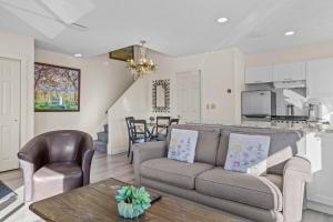 B212 Hot Tub, AC x3, parking, 2 min to Banff Gate