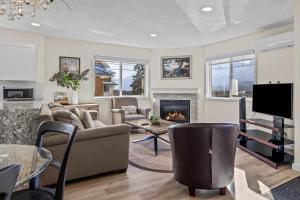 B212 Hot Tub, AC x3, parking, 2 min to Banff Gate