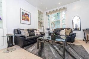 spacious Knightsbridge flat
