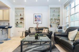 spacious Knightsbridge flat