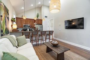 Tortugas Harbor Light Suite