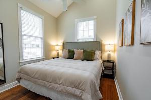 Tortugas Harbor Light Suite