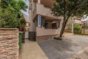 Apartments by the sea Ribarica, Karlobag - 23603