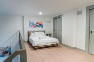 Bright and Modern Loft in Louisville # 202