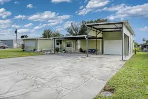 Lake Accessible Family Home On Canal - Moore Haven