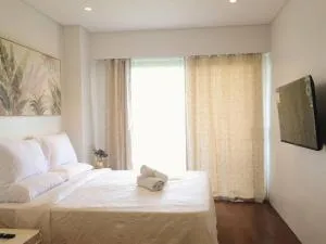 One-Bedroom Tambuli Mactan Corner Unit with Balcony - Maribago