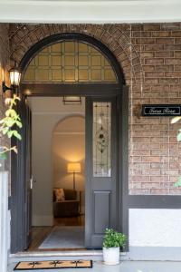 Incredible Location 2 Bed CBD Dream