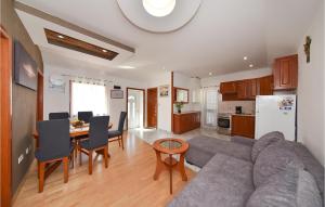 2 Bedroom Awesome Apartment In Privlaka