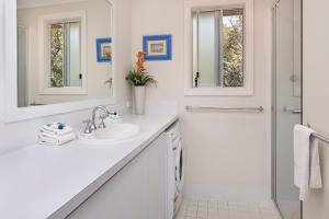 The Whale Lookout, Eagle Bay