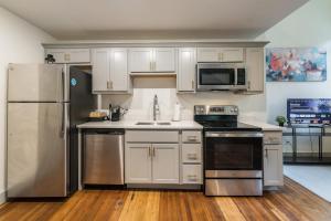 Bright and Modern Loft in Louisville # 205