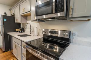 Bright and Modern Loft in Louisville # 205