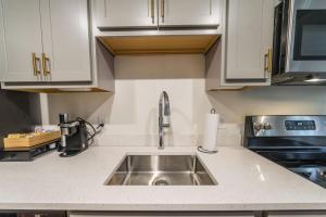 Bright and Modern Loft in Louisville # 205