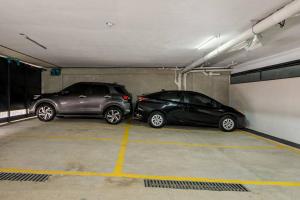 ALOHA Amazing 2BR Condo with Private Terrace