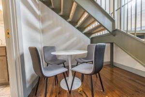 Bright and Modern Loft in Louisville # 207