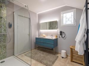 B&B / Chambres d'hotes Chambre spacieuse avec sauna et velos electriques a Vyans-le-Val - FR-1-583-264 : photos des chambres